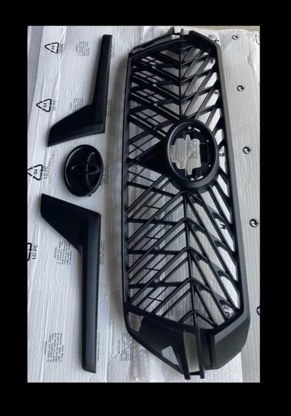 Toyota Landcruiser 200 Series 2016+ Spyder Grill