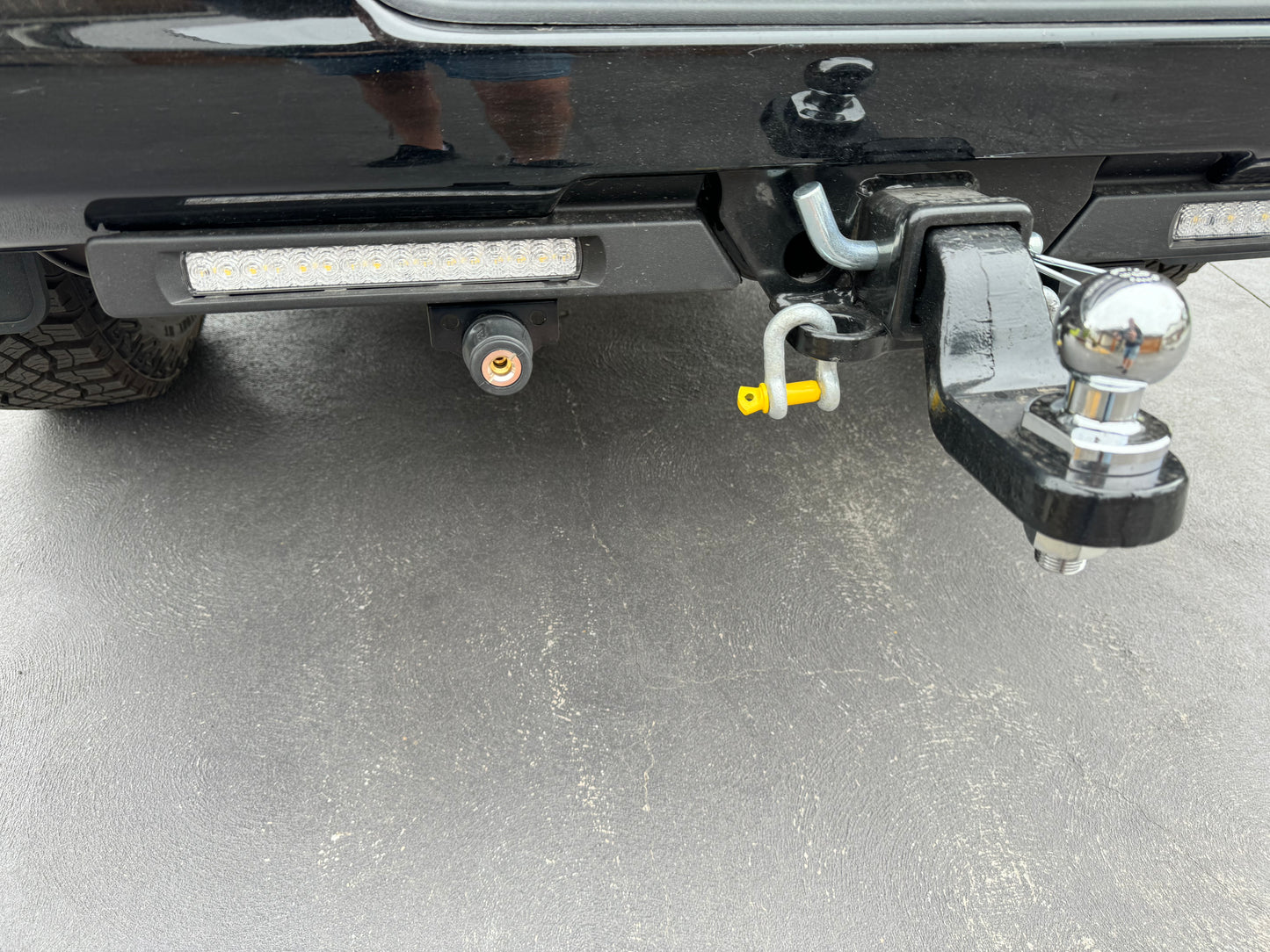 Chevrolet Silverado 1500 & 2500 - ARB Air Compressor Coupling Bracket & Airbag Valves