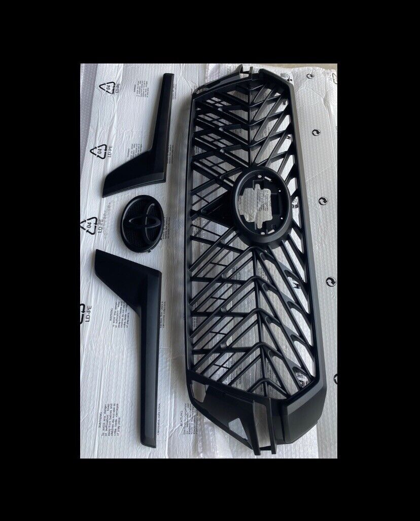 Toyota Landcruiser 200 (2016+) - Full Blackout Kit + LED Style Lights