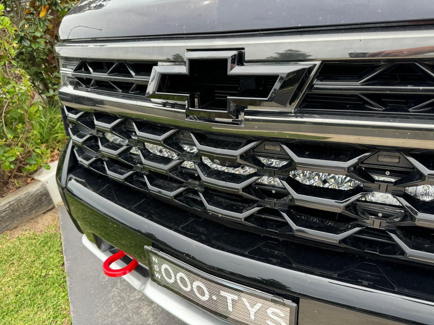 Chevrolet Silverado 1500 'ZR2' Front Grill Bowtie Badge Black