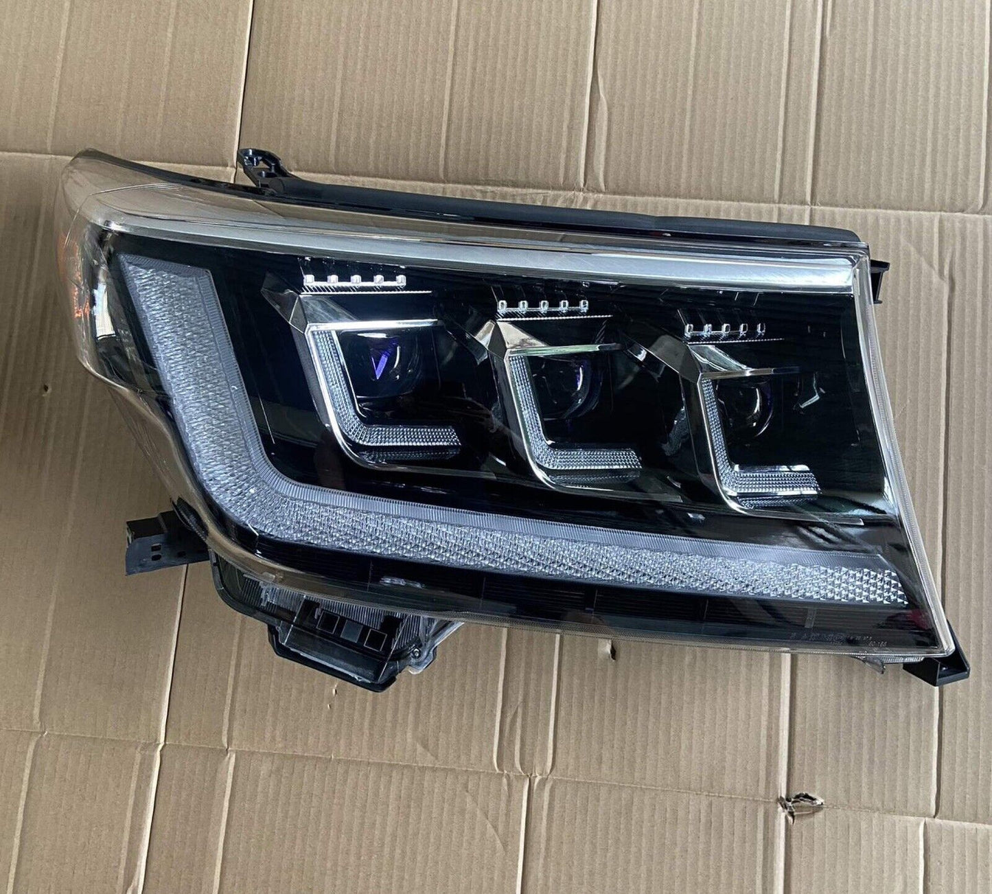 Toyota Landcruiser 200 Series (2008-2015) - LED Headlights